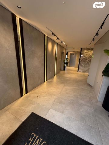 דירת גן, יהדות איטליה, רמת יורם, נתיבות