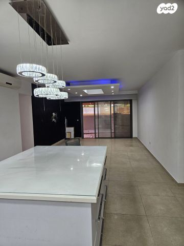 דירת גן, אגמים, נתניה