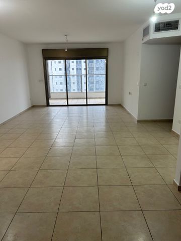 דירה, פנחס מאירי 39, נווה גן, פתח תקווה