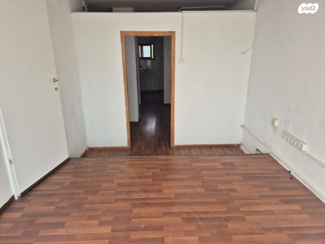 סטודיו/ לופט, רחובות