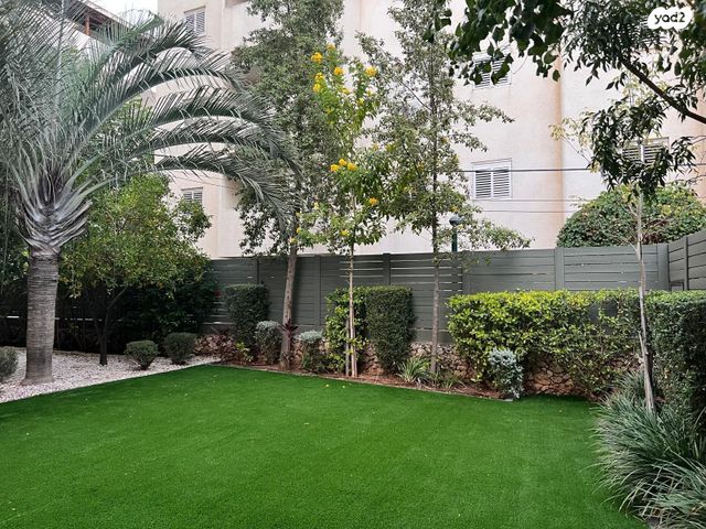 דירת גן, הרצליה