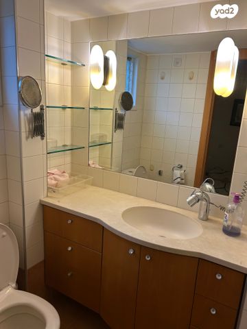 דירת גן, קדמן, נווה רמז, חולון