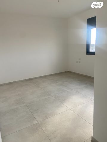 דירה, ספי ריבלין, המוזיקה, שדרות