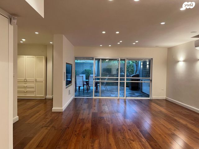 דירת גן, מרכז, הרצליה