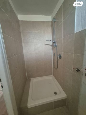 סטודיו/ לופט, רחובות