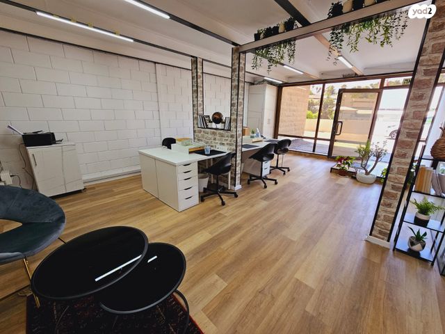 משרדים, חרושת 14, אזור תעשייה קורן, מעלות תרשיחא