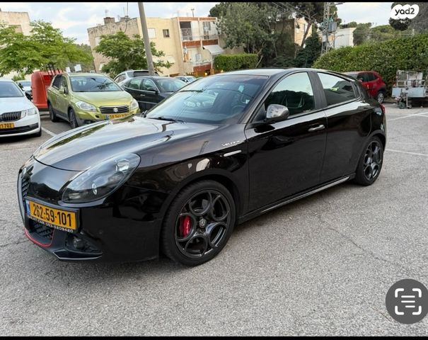 מודעת רכב אלפא רומיאו ג'ולייטה