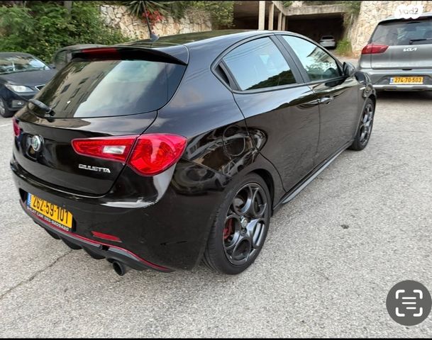 אלפא רומיאו ג'ולייטה