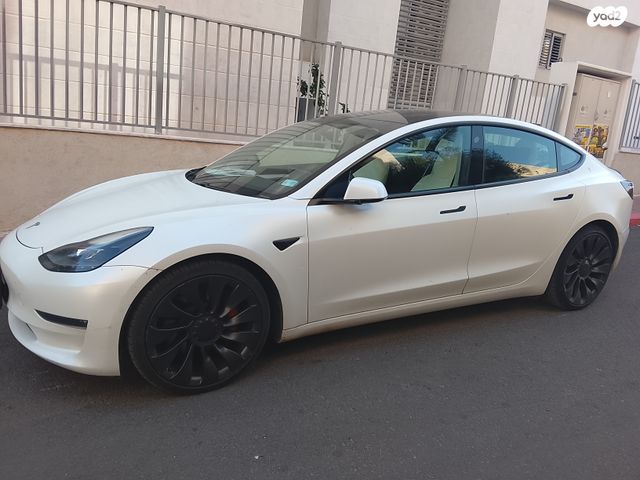 מודעת רכב טסלה מודל 3