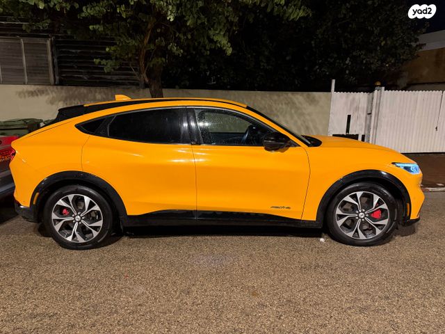 מודעת רכב פורד מוסטנג Mach-E