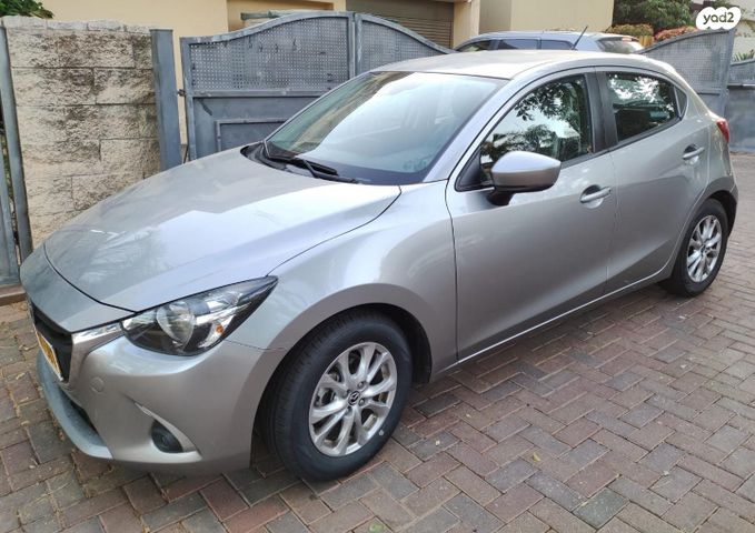 מודעת רכב מאזדה 2