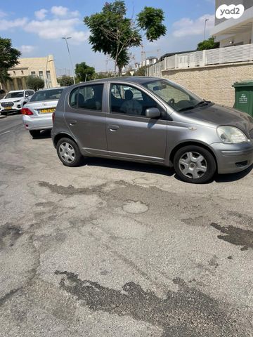 טויוטה יאריס