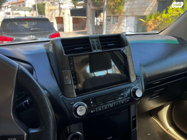 טויוטה לנד קרוזר