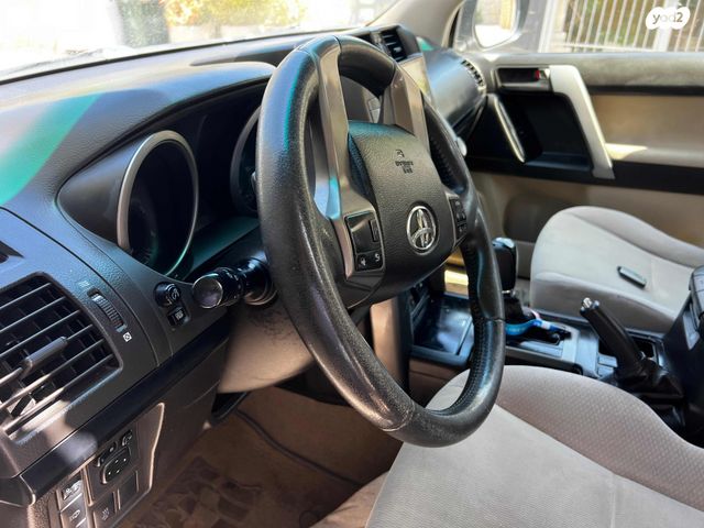 טויוטה לנד קרוזר