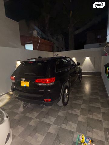 מודעת רכב ג'יפ גרנד צ'ירוקי