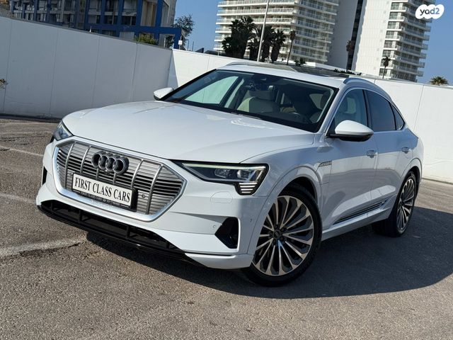 מודעת רכב אאודי E-tron
