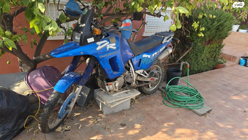 סוזוקי DR BIG 800