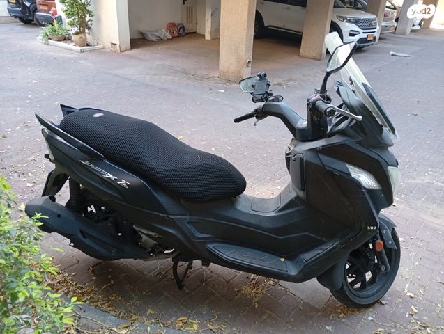 מודעת רכב סאן יאנג ג'וי-מקס Z-300