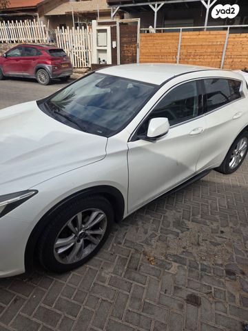 אינפיניטי Q30