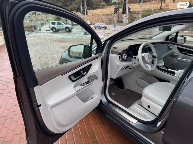 מרצדס-בנץ EQE SUV