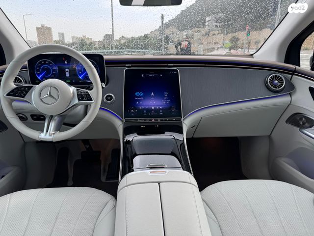 מרצדס-בנץ EQE SUV