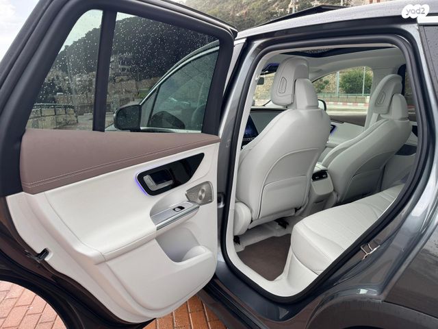 מרצדס-בנץ EQE SUV