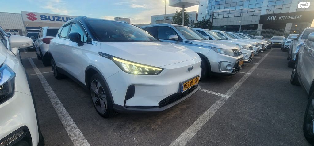 מודעת רכב ג׳ילי Geometry C