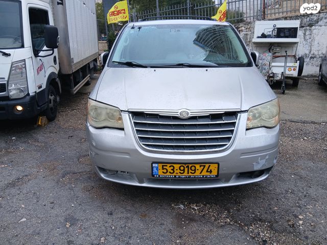 מודעת רכב קרייזלר גראנד וויאג'ר