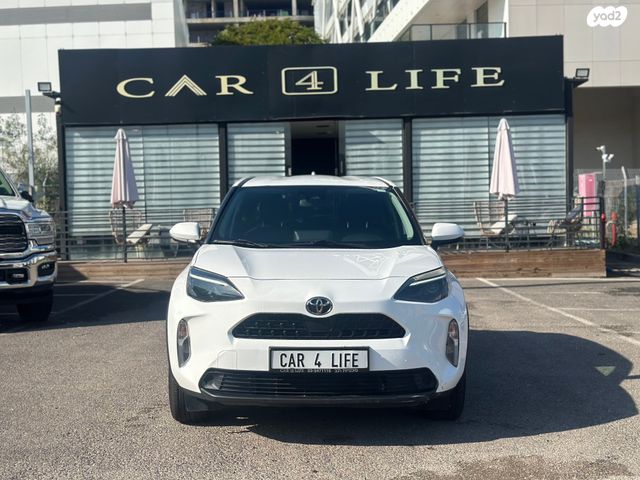 טויוטה יאריס קרוס