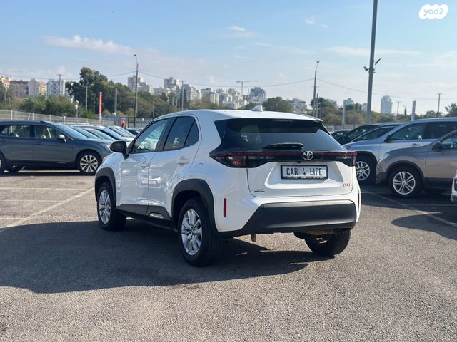 טויוטה יאריס קרוס