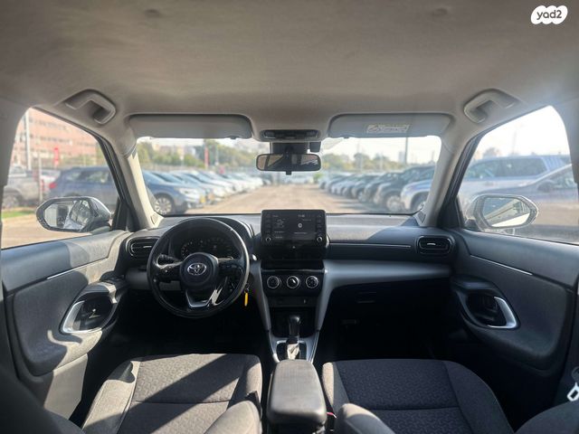 טויוטה יאריס קרוס