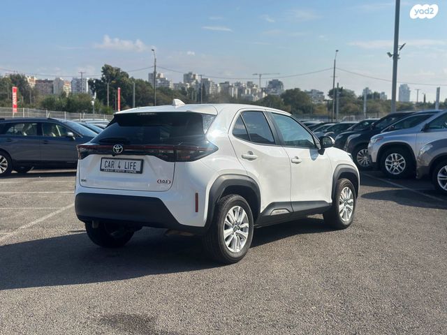 טויוטה יאריס קרוס