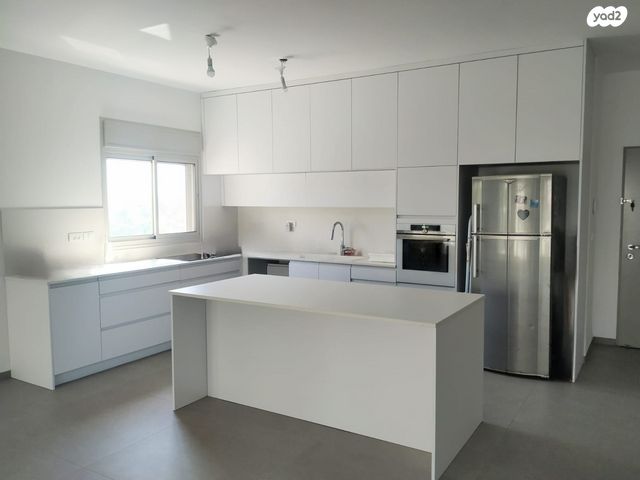 בנימין ד'ישראלי 12