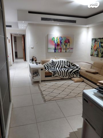 עוזי נרקיס 4