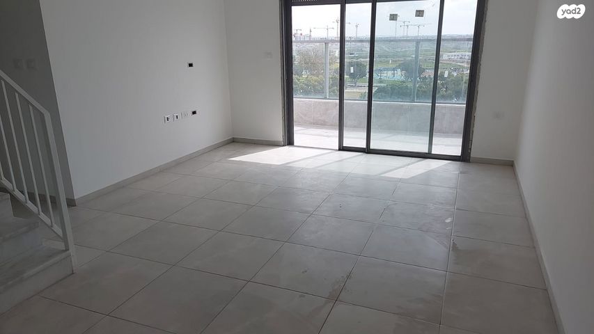 גג/ פנטהאוז, אפרים צור 10, שקמים ואגמים, אשקלון