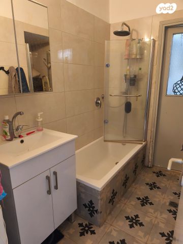 דירה, מטולה 4, נווה רם, שיכון מזרחי, רמת גן