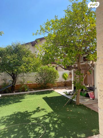 סמטת רקפת 18