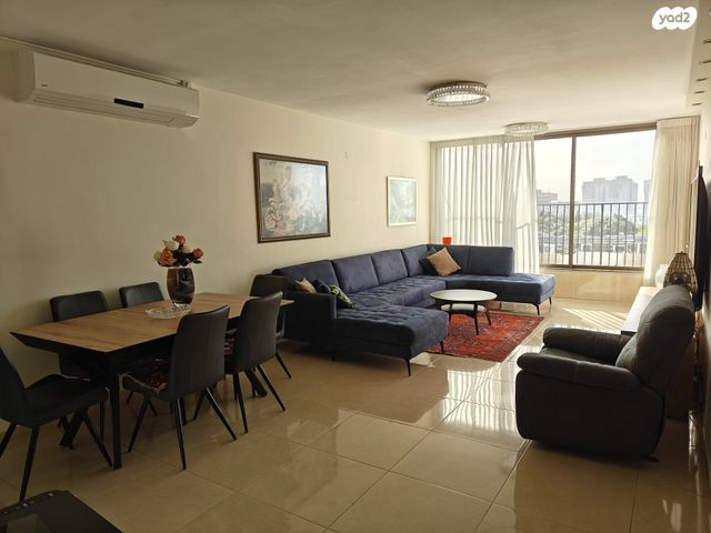 האחים אוסטשינסקי 21