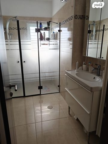 דירה, האחים אוסטשינסקי 21, ראשונים, ראשון לציון