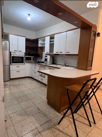 דירה, שמעון בן צבי 50, שטח 9, גבעתיים