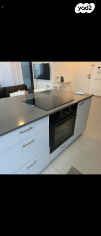 דירה, דרך מנחם בגין 58, מונטיפיורי, הרכבת, תל אביב יפו