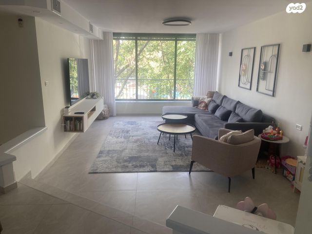 דירה, רחל המשוררת 9, עין גנים, פתח תקווה