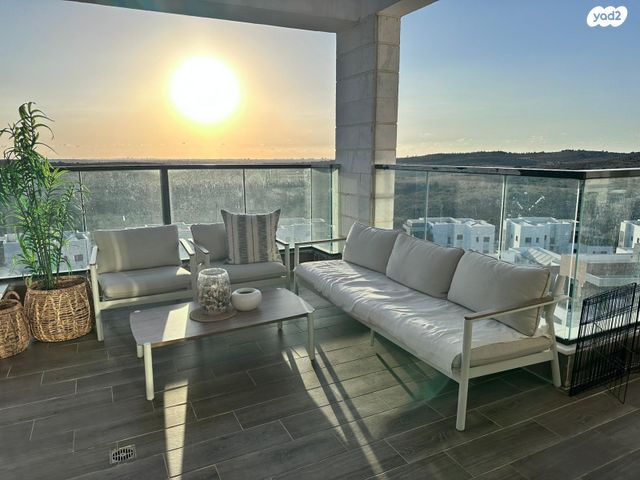 גג/ פנטהאוז, לוי אשכול 10, מורשת, מודיעין מכבים רעות