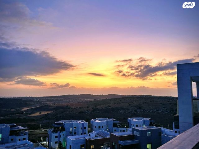 גג/ פנטהאוז, לוי אשכול 10, מורשת, מודיעין מכבים רעות