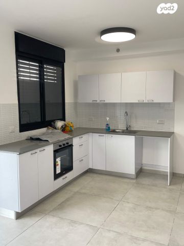 דירה, הרב הרצוג 17, לב העיר, בת ים