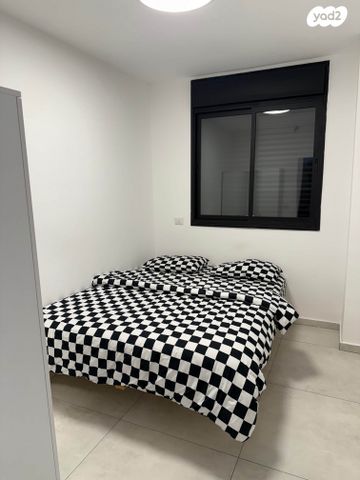 דירה, הרב הרצוג 17, לב העיר, בת ים