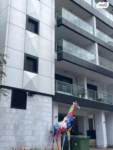 דירה, הרב הרצוג 17, לב העיר, בת ים