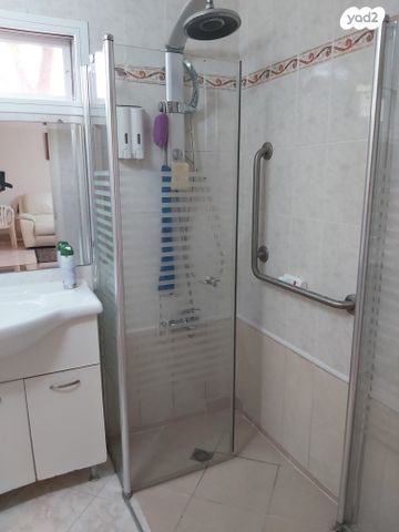 דירה, הגליל 26, המיסדים, כרמיאל