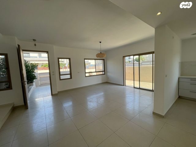 דו משפחתי, אסתר המלכה 38, רובע יזרעאל סביוני העמק, עפולה