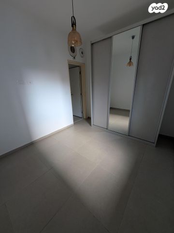 דירה, קריניצי 75, שכונת בן גוריון, מרכז העיר ג', רמת גן